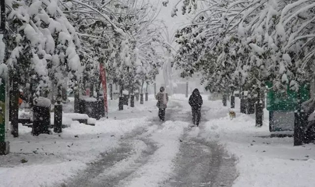 Bolu kent merkezinde kar kalınlığı 28 santimetreye ulaştı