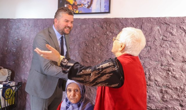 Buca Belediye Başkanı Görkem Duman, ikinci bahar yaşayan çiftlerin heyecanına ortak oldu