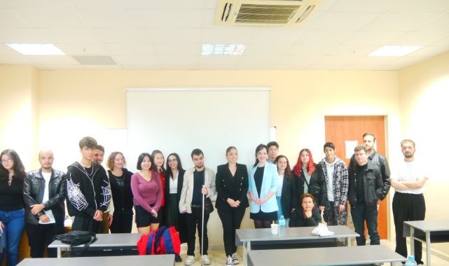 Deneyimli gazeteci Efsun Erbalaban Yılmaz Ege Üniversitesine konuk oldu