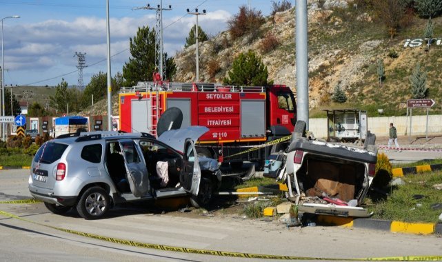 Fiat Tofaş marka otomobilin altında kalan sürücü feci şekilde can verdi