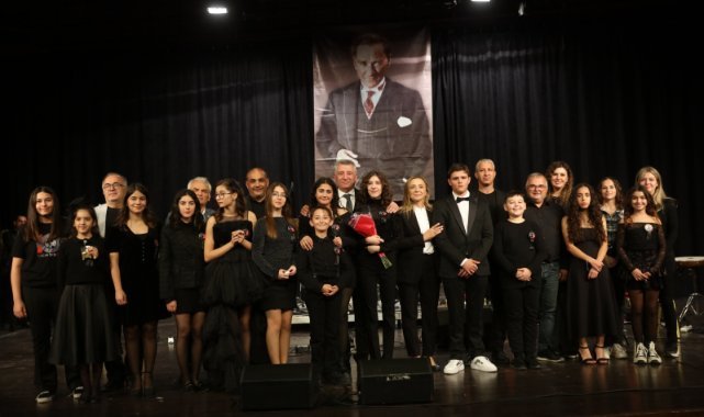 Güzelbahçeli Gençler Atatürk İçin Söyledi