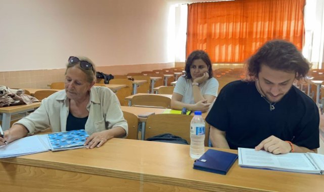 Hayallerinin peşinden koşan kadın, 67 yaşında öğrenci oldu