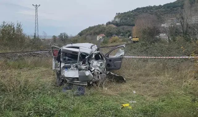 Hemzemin geçitteki otomobile, lokomotif çarptı; 1'i çocuk 2 yaralı