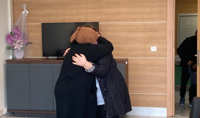Hiç görmediği annesine 28 yıl sonra kavuştu