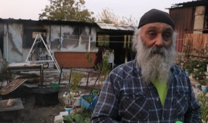 İş yeri ve konteyneri yanan depremzede vatandaş gözyaşlarına hakim olamadı