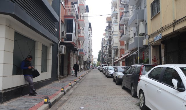 İzmir’de zehirlenmenin olduğu sokakta endişe sürüyor, bazı aileler evlerine yerleşmedi