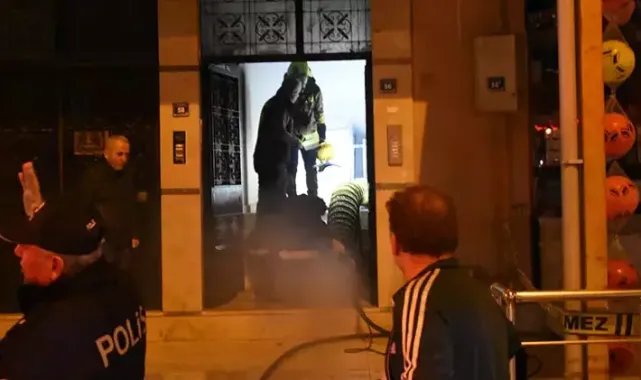 Kırtasiye deposundaki yangında üst katlarda mahsur kalan 14 kişi, kurtarıldı