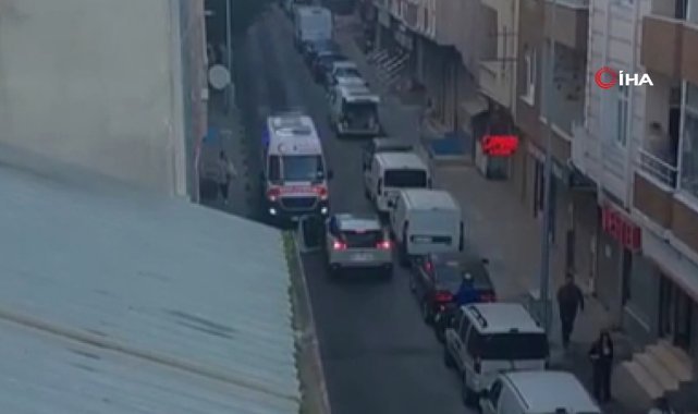 Küçükçekmece’de ambulansa yol vermeyen sürücü kamerada