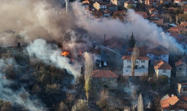 Kütahya’da 7 ev 4 hayvan barınağı kül oldu