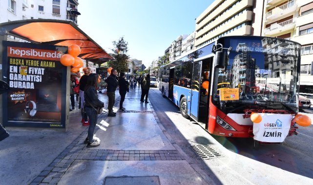Lösemili çocuklar için renkli otobüs turu
