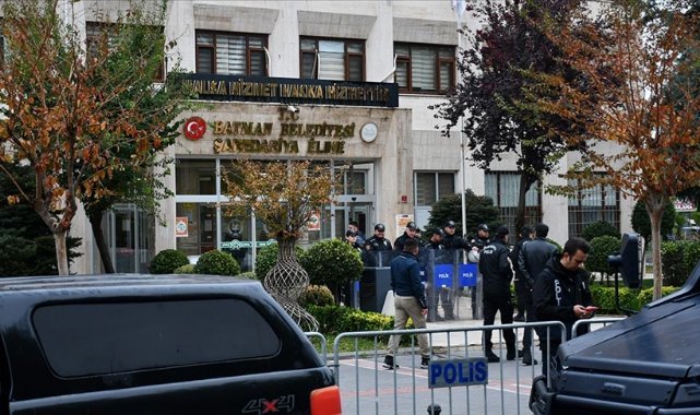 Mardin Büyükşehir ile Batman ve Halfeti belediye başkanları görevden uzaklaştırıldı