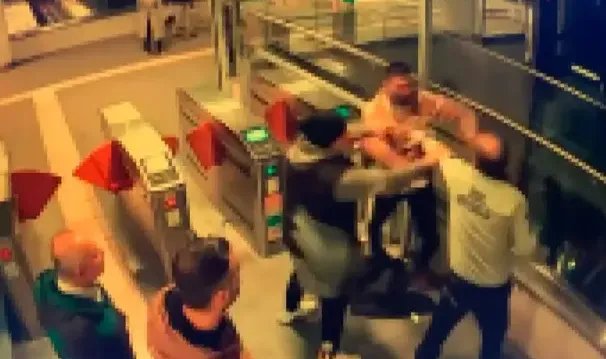 Marmaray’da güvenlik görevlisi yolcuyu vurdu