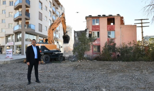 Metruk Binaların Yıkımı ile Çiğli'de Trafik Rahatlıyor