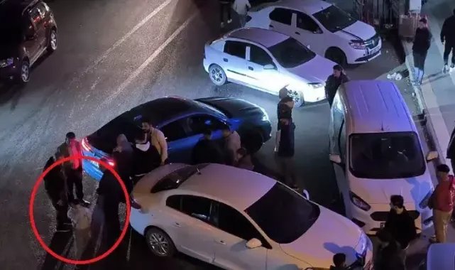 Şakalaşırken arkadaşının ittiği çocuğun ayağını otomobil ezdi