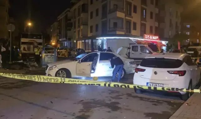 Sancaktepe'de iş yerini kurşunladılar; kaçtıkları otomobille 2 araca çarptılar