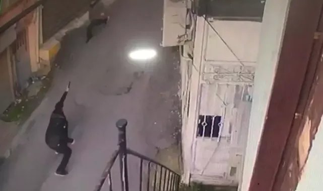 Sevgilisinin boğazına bıçak dayayan adamı silahla vurdu