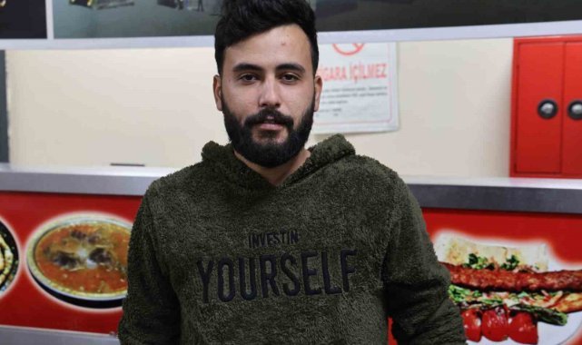 Şırdan yerken ölüyordu, matematik öğretmeni “Heimlich manevrası” ile kurtardı