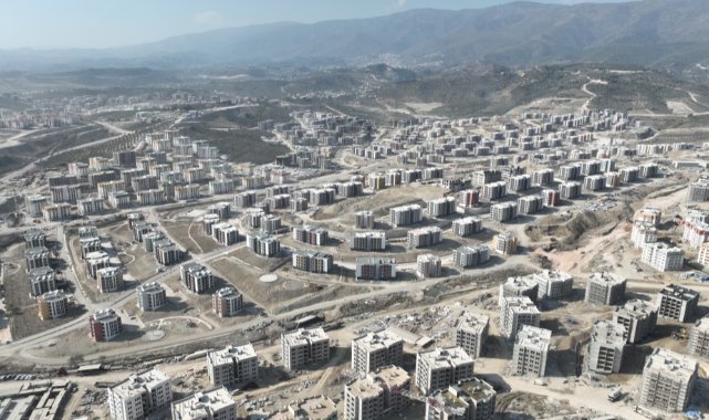 Türkiye’nin en büyük 2. şantiyesinde depremzede vatandaşlar sıcak yuvalarına kavuşmanın heyecanını yaşıyorlar