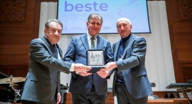 31. TDB-Halıcı Bilgisayarla Beste Yarışması sonuçlandı: Başkan Tugay beste yarışmasında jüri üyeliği yaptı