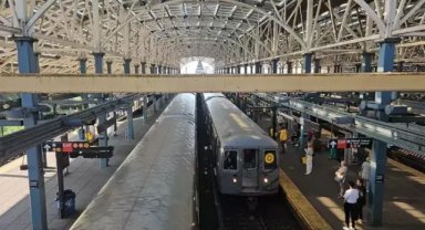 ABD'de metroda uyurken ateşe verilen kadın hayatını kaybetti