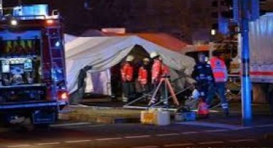 Almanya’da araç Noel pazarındaki kalabalığa daldı: 2 ölü