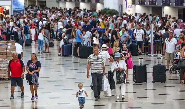Antalya 16,6 milyonu aştı; tüm zamanların turist rekoru kırıldı