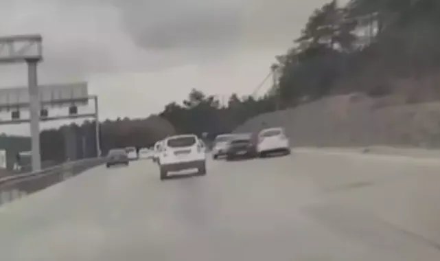 Arnavutköy'de trafikte 'makas' atarken kazaya sebep oldu