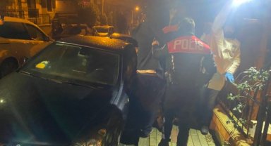 Avcılar’da apart görünümlü “zehir” binasına baskın