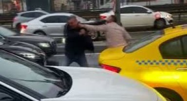Avcılar’da yol verme kavgasında ilginç anlar