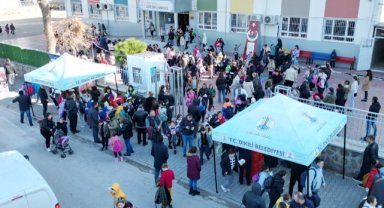 Başkan Kırgöz’den öğrencilere simit ve ayran ikramı