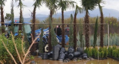 Başkan Turan aşırı yağışlardan etkilenen üreticilerin yanında