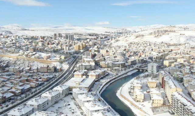 Bayburtlular eksi 15 derecede araçlarını battaniye ve halıyla koruyorlar