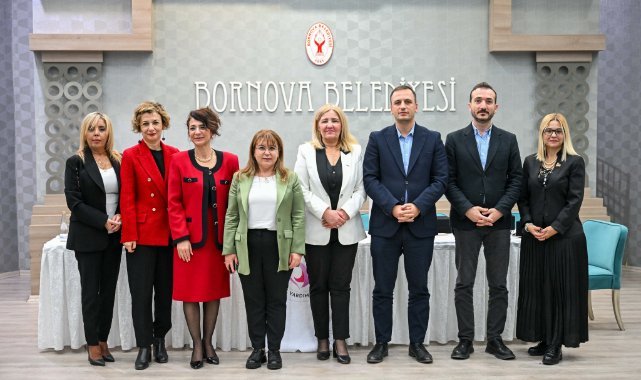 Bornova Belediyesi’nden kadın haklarına duyarlı panel