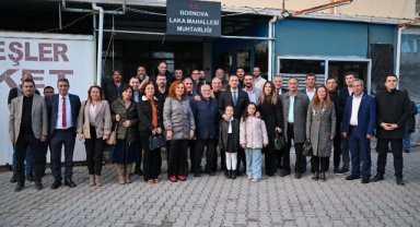 Bornova’da muhtarlardan Başkan Eşki’ye teşekkür plaketi