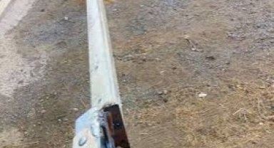 Bu da oldu: Yolu kısaltmak için bariyeri kesip kapı yaptılar