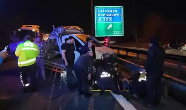 Edirne'de hafriyat kamyonu ile kamyonet çarpıştı: 2 yaralı