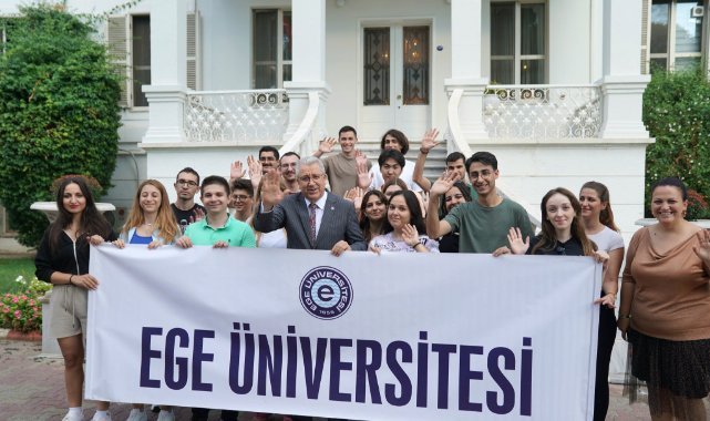 Egeli gençler akademik gelişimlerini sosyal ve kültürel etkinliklerle taçlandırıyor