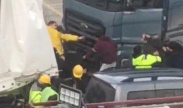 Esenyurt’ta tır sürücüleri arasında yol vermeme tartışması çıktı