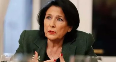 Gürcistan Cumhurbaşkanı Zurabişvili, hükümete seçime gitmesi için bir hafta süre tanıdı