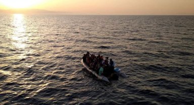 İzmir açıklarındaki kayıp 5 düzensiz göçmeni arama çalışmaları sürüyor