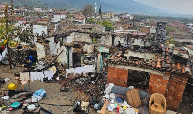 İzmir'de 2 kardeş yangından son anda kurtuldu, aileye valilik sahip çıktı