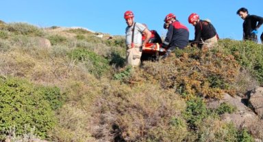 İzmir'de avcılık yaparken kayalıklardan düşüp yaralanan kişi kurtarıldı
