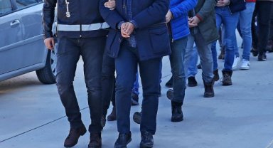 İzmir'de FETÖ/PDY operasyonu: 31 gözaltı