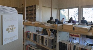 İzmir'in kütüphaneleri binlerce genci ağırlıyor