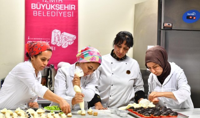 İzmirli kadınlar yaşamın her alanında öncü