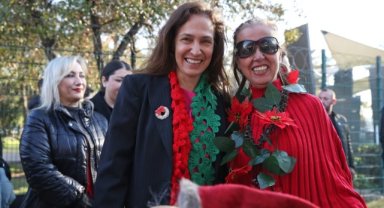 Karşıyaka’da ‘Yeni Yıl Pazarı’na coşkulu açılış