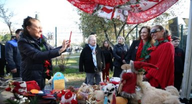 Karşıyaka’nın ‘Yeni Yıl Pazarı’na büyük ilgi