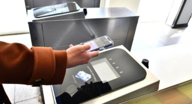 Kart taşıma, bakiye yükleme derdi yok, akıllı telefon var: Toplu ulaşımda 'Dijital İzmirim Kart' rahatlığı