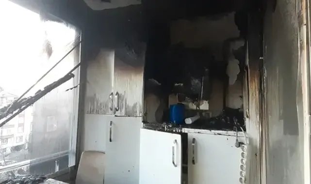 Kombiden çıkan yangında 3 kişi dumandan etkilendi