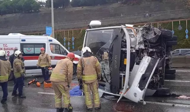 Maltepe'de servis minibüsü devrildi: 1 ölü
